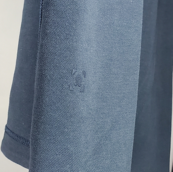 Reversible lululemon tee - Picture 3 of 6